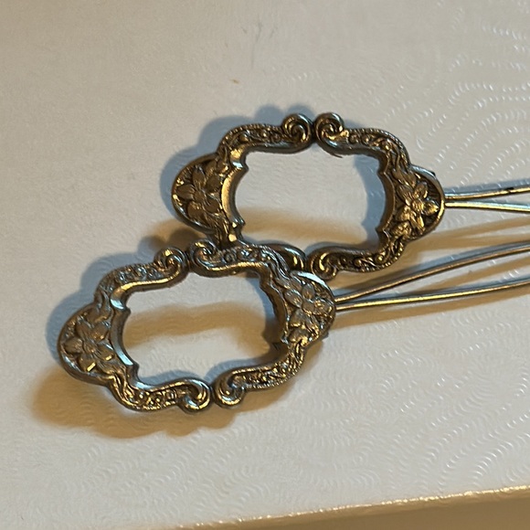 Silver tone with flowers hair barrettes - Picture 4 of 5